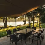 Niebieskie Drzwi Nyaraló *